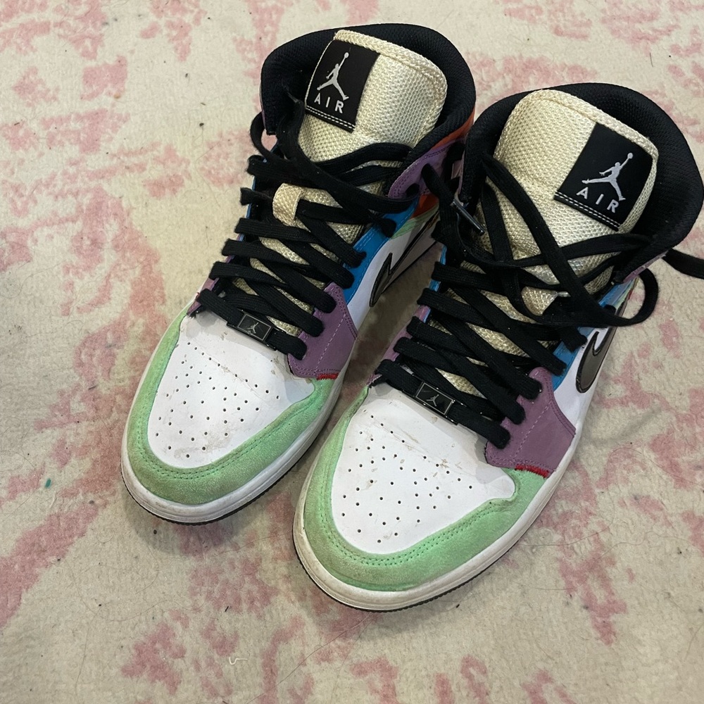 “Lightbulb” Womens Air Jordan 1 size 9.5